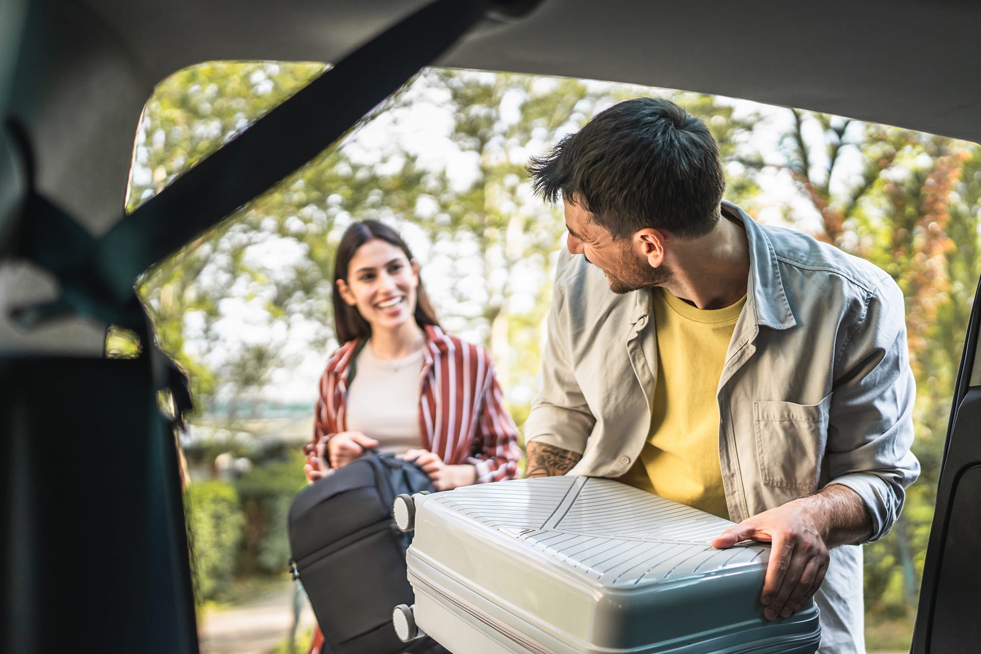 Couple packing a car ready for the weekend